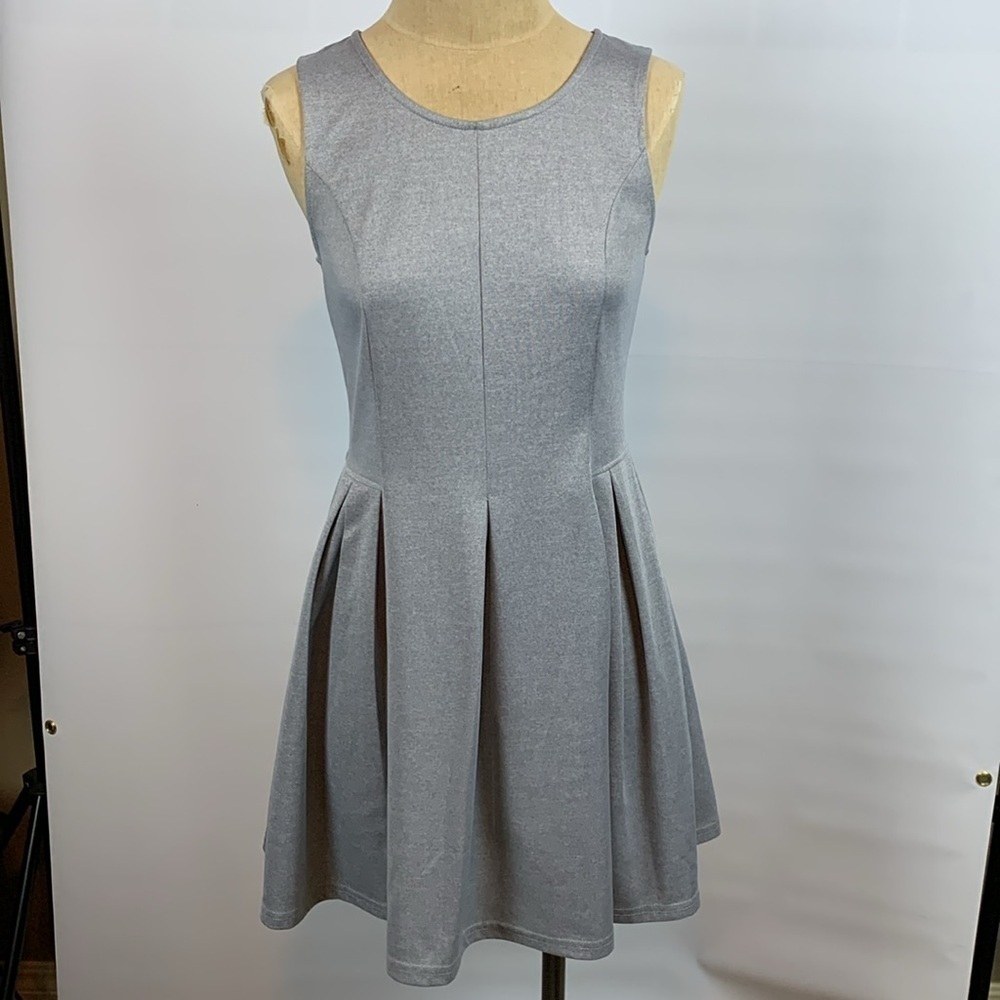 Sugar + Lips silvery gray sleeveless pleated dress with pockets, Medium